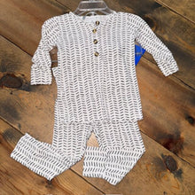 Load image into Gallery viewer, bamboo patterned 2 piece pajamas 6/12M
