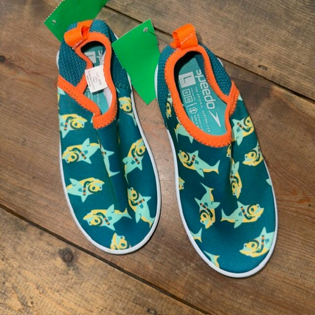 Shark water shoes 9/10