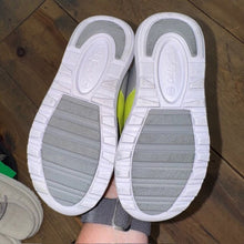 Load image into Gallery viewer, Slip n sneakers 9
