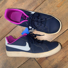 Load image into Gallery viewer, Court Royale sneakers 6.5Y
