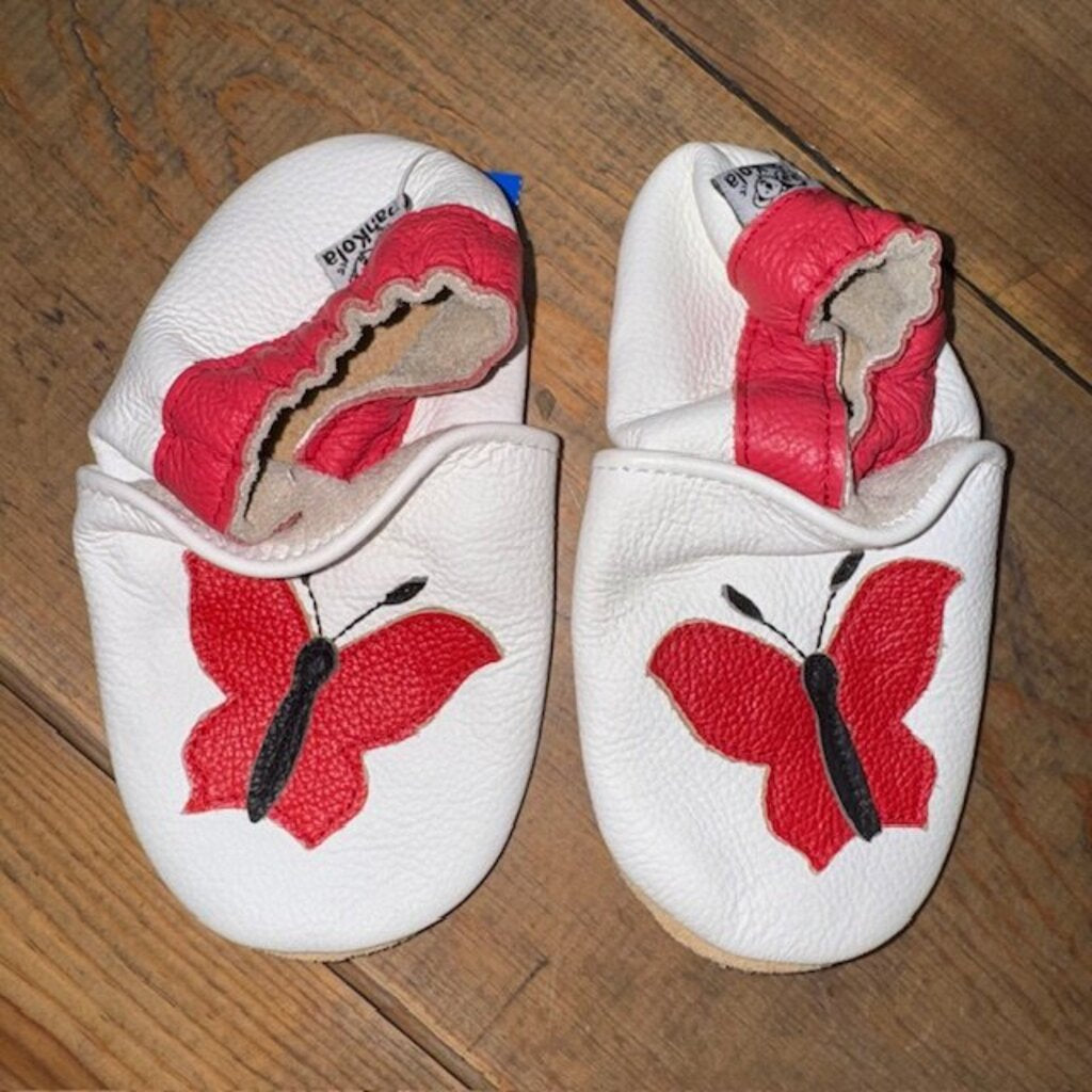 butterfly soft sole booties 2/3Y