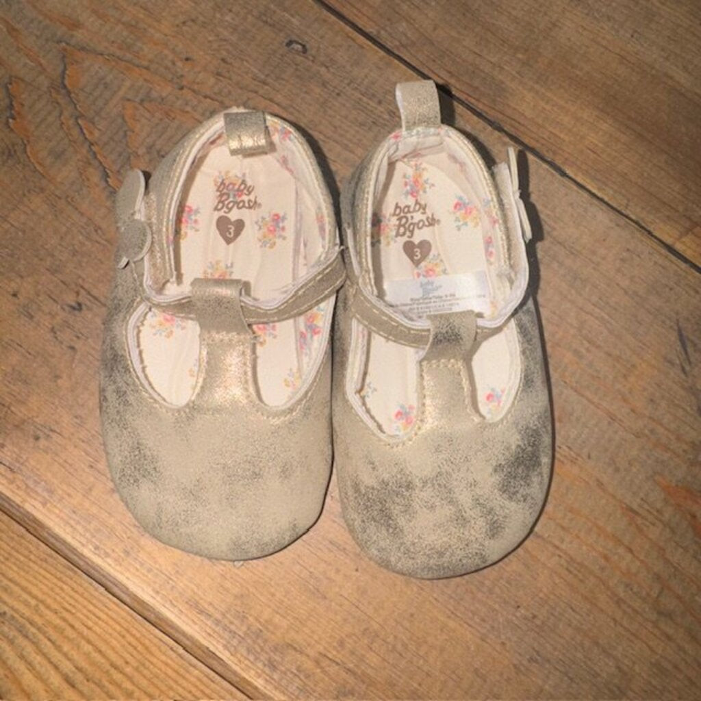 Metallic T-Strap Shoes 3