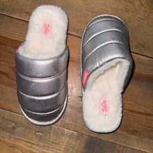 Load image into Gallery viewer, Fur Slippers 13/1
