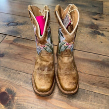 Load image into Gallery viewer, Cactilicious Crackled Boots - Broad Square Toe 13
