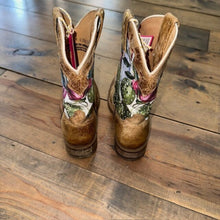 Load image into Gallery viewer, Cactilicious Crackled Boots - Broad Square Toe 13

