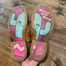 Load image into Gallery viewer, Cactilicious Crackled Boots - Broad Square Toe 13
