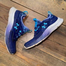 Load image into Gallery viewer, Athletic Slip On Tennis Shoes 1.5Y
