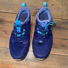 Load image into Gallery viewer, Athletic Slip On Tennis Shoes 1.5Y
