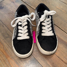 Load image into Gallery viewer, Tweed Tennis Shoes 1M
