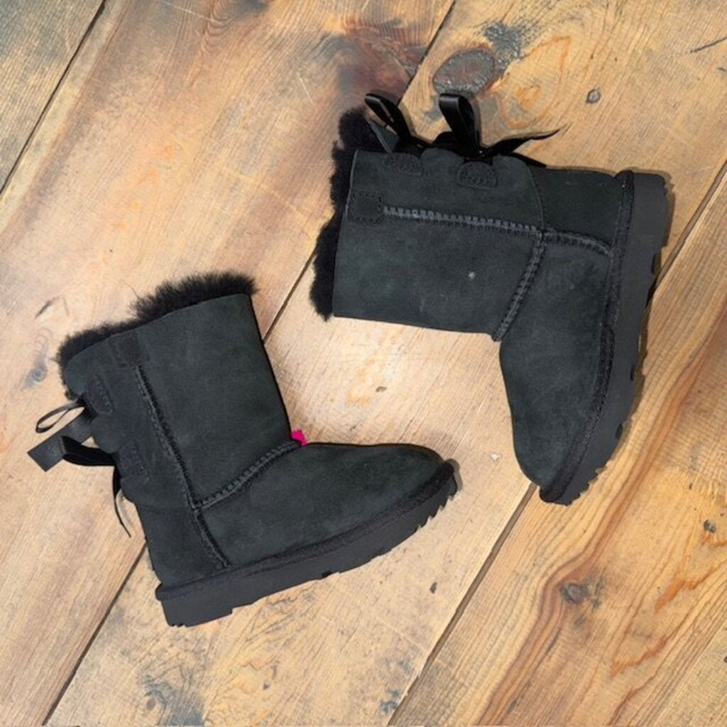 Bailey Bow II Boots 8c