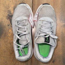 Load image into Gallery viewer, SURGE Tennis Shoes 5Y
