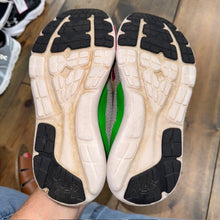 Load image into Gallery viewer, SURGE Tennis Shoes 5Y
