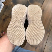Load image into Gallery viewer, Wide Fit Tennis Shoes 10.5
