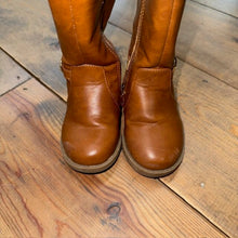 Load image into Gallery viewer, Tall Zip Up Boots 6
