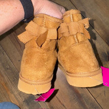 Load image into Gallery viewer, Faux fur boot 4
