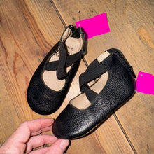 Load image into Gallery viewer, Cross Strap Shoes 12/18M
