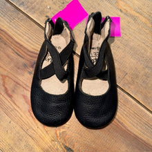 Load image into Gallery viewer, Cross Strap Shoes 12/18M
