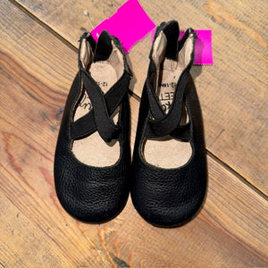 Cross Strap Shoes 12/18M