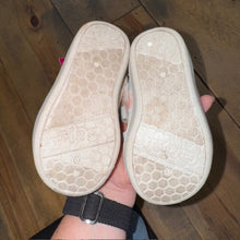 Load image into Gallery viewer, Tie Dye Tennis Shoes 6
