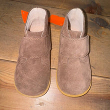 Load image into Gallery viewer, Suede Leather Shoes 9
