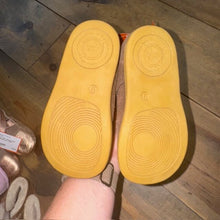 Load image into Gallery viewer, Suede Leather Shoes 9
