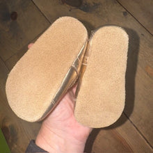 Load image into Gallery viewer, Metallic T-Strap Shoes 3/6M
