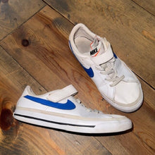 Load image into Gallery viewer, Velcro Tennis Shoes 2.5Y
