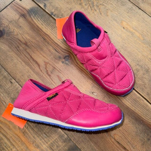 slip on athletic shoes 2