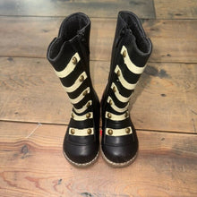 Load image into Gallery viewer, Button Boots 5.5c
