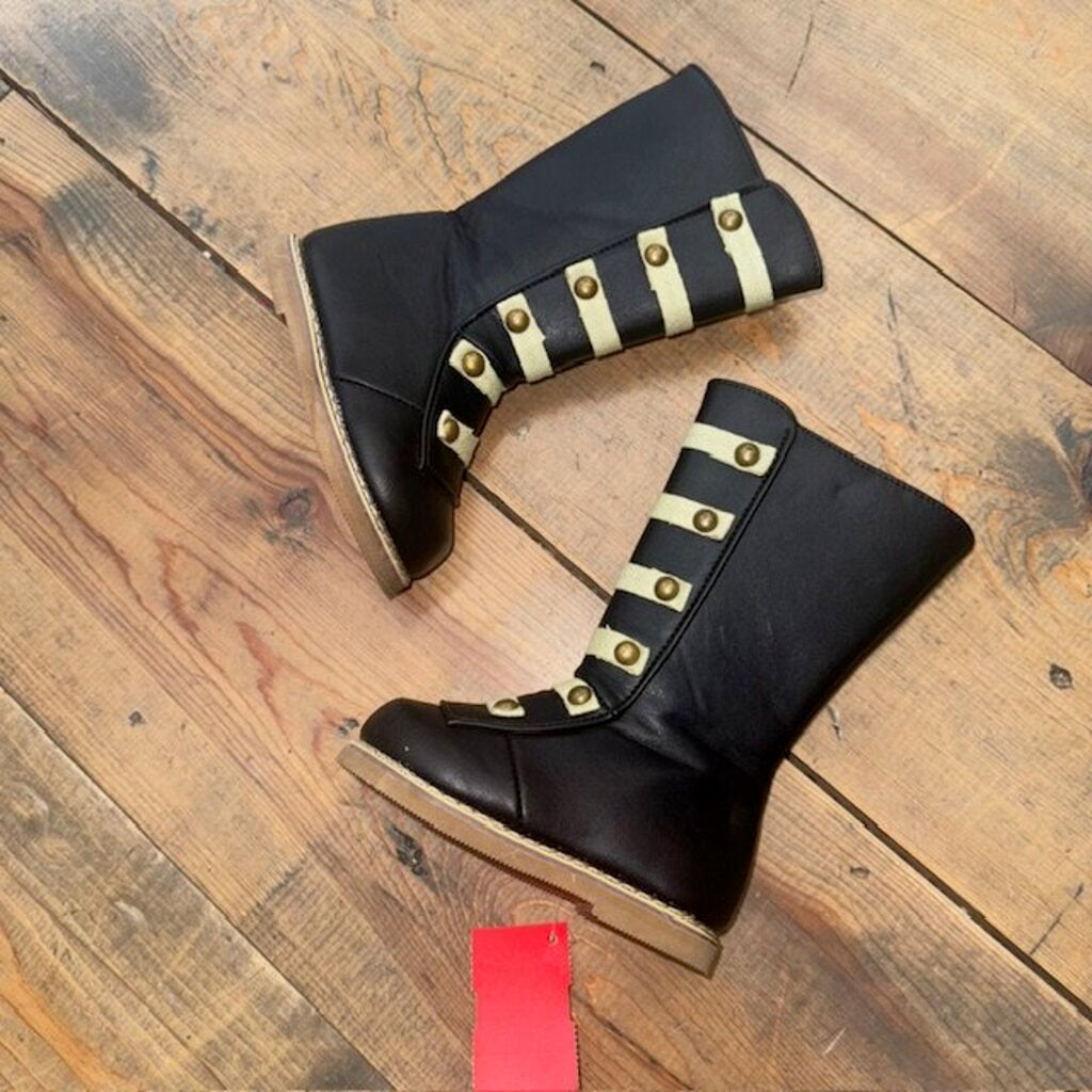Button Boots 5.5c