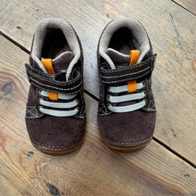 Load image into Gallery viewer, Wide Leather Shoes 6XW
