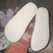 Load image into Gallery viewer, NEW! Leather-Like Sandals 10
