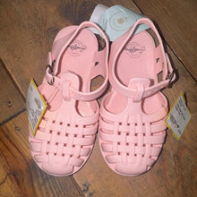 Load image into Gallery viewer, NEW! Rubber Sandals 7

