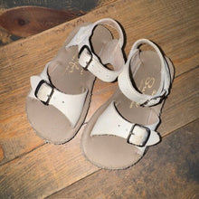Load image into Gallery viewer, Saltwater Sandals 6
