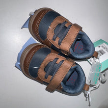 Load image into Gallery viewer, NEW! Suprise Leather-Like Shoes 3
