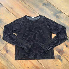 Load image into Gallery viewer, Camo Athletic Shirt 7/8
