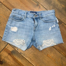 Load image into Gallery viewer, distressed jean shorts 10
