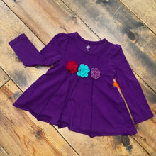 Load image into Gallery viewer, Crochet flowers tunic
