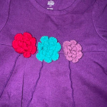 Load image into Gallery viewer, Crochet flowers tunic
