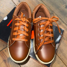 Load image into Gallery viewer, **NEW** lace up casual shoe w/box 2
