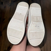Load image into Gallery viewer, Side zip light up angel wing sneakers

