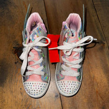 Load image into Gallery viewer, Side zip light up angel wing sneakers
