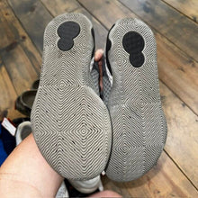 Load image into Gallery viewer, Renew Elevate 2 basketball shoes 8 MEN
