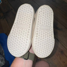 Load image into Gallery viewer, high top sneaker 6
