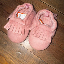 Load image into Gallery viewer, infant moccasin 4

