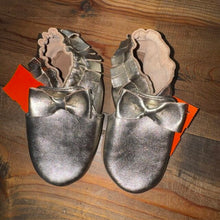 Load image into Gallery viewer, Metallic Moccasin Shoes
