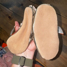 Load image into Gallery viewer, Metallic Moccasin Shoes
