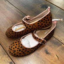 Load image into Gallery viewer, **NEW** leopard print velcro ballet flat

