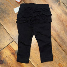 Load image into Gallery viewer, NWT! Ruffle Bottom Leggings
