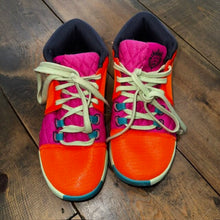 Load image into Gallery viewer, Lebron James athletic hi-tops 7

